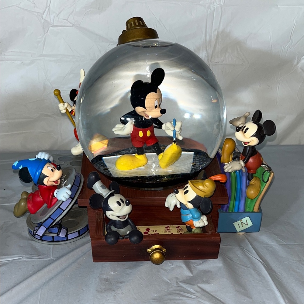 Mickey Mouse Musical Snow Globe